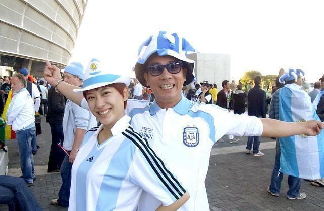 曾经应采儿和陈小春一起参加了一档娱乐节目,不过节目的主持人竟然把