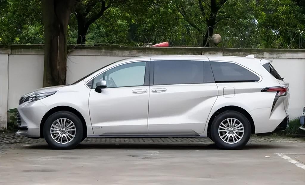 家里人多,就看这款合资mpv,省油,耐用又好开,带你看丰田赛那_搜狐汽车