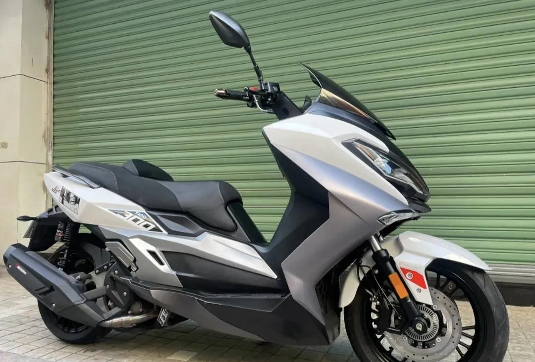 台荣300踏板车!经典时尚造型,你喜欢这款车型吗?_搜狐汽车_搜狐网