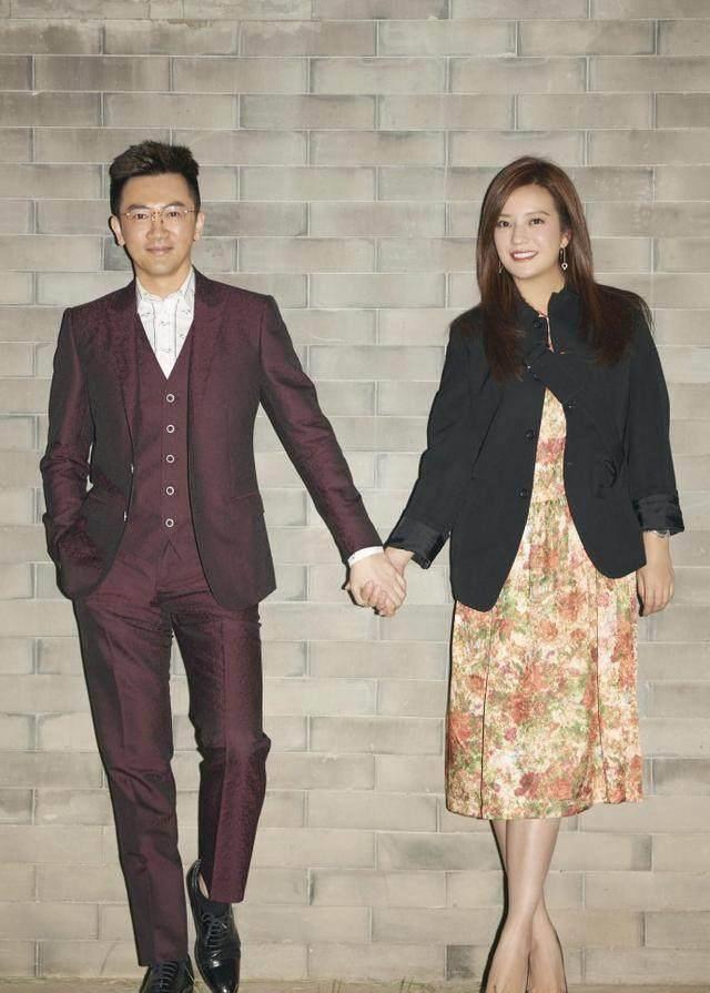 陈志朋机场露大腿戴耳环,身后男路人直接看呆了_发展_吴奇隆_感觉