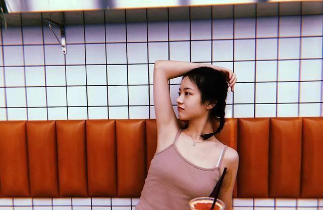 本色出演叛逆少女?被这个00后"问题女孩"圈粉了_水青_李庚希_step