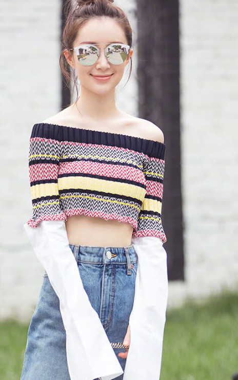 舒畅一身初夏装扮亮相,露脐装秀出身材无比吸睛,瞬间美出新境界_白色