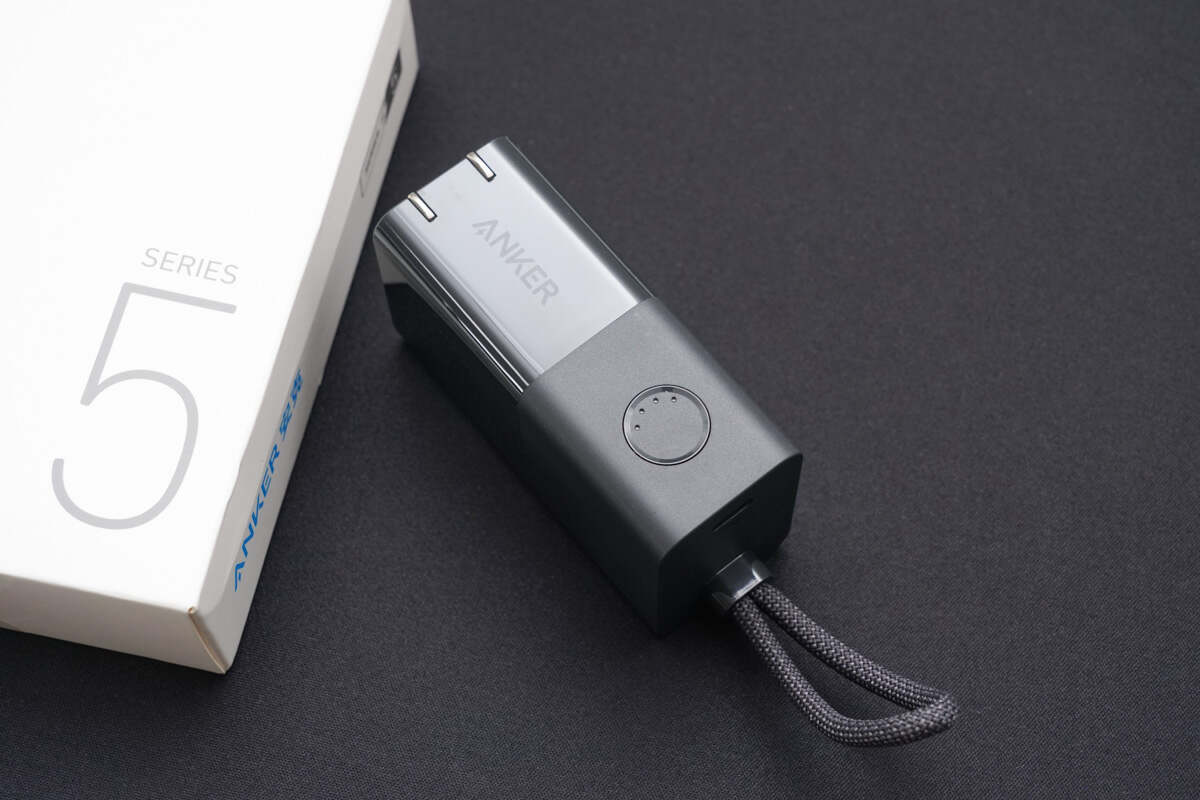 上下班通勤神器，拯救手机续航，Anker 二合一超极充能量棒体验_搜狐网