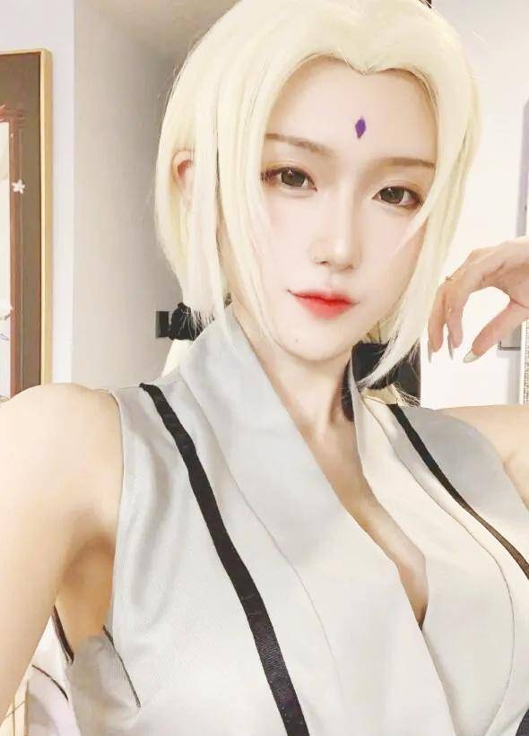 火影:腐团儿cos纲手和雏田,纲手神还原,雏田的白眼变成黑瞳_角色_人气