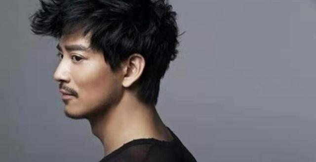 和张柏芝谈恋爱,成名后和恩师反目被向太炮轰_陈晓东_生活_梁少英