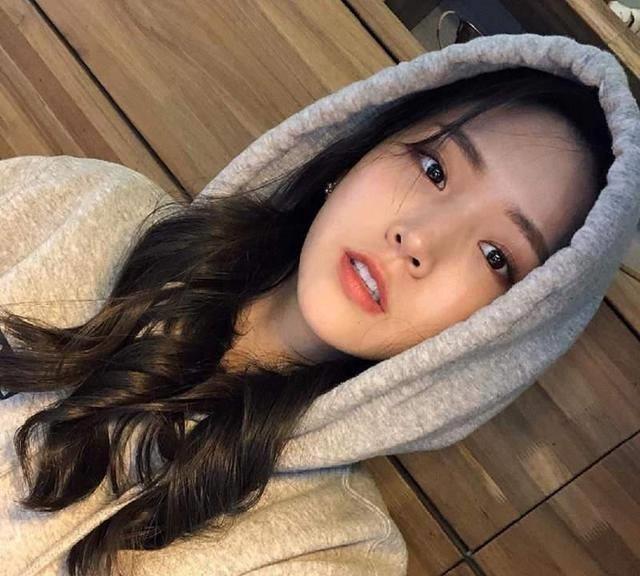 甜美容颜清纯风,网友心目中的女友系正妹_金芝恩_闵智恩_发型