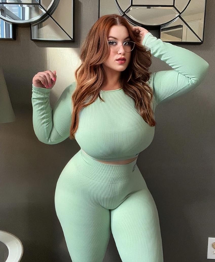 身材时尚的白人大码模特:lauren_灵感_劳伦_活力