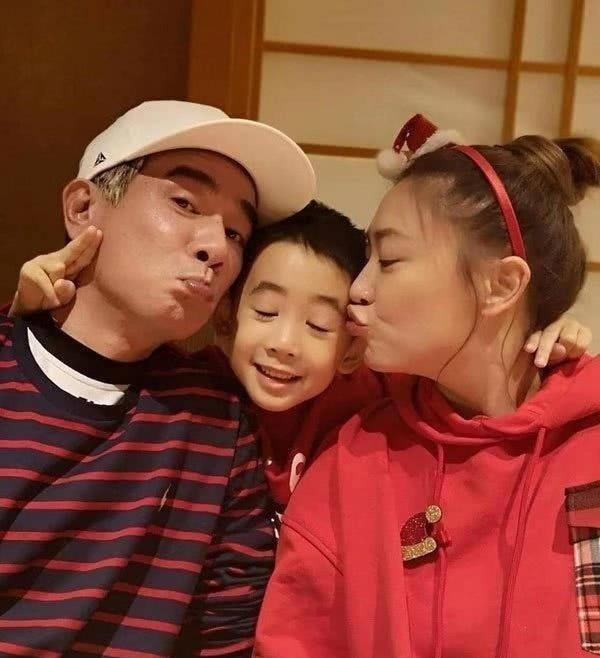 陈小春管同龄人叫奶奶,场面很尴尬,jasper爸爸你说啥?