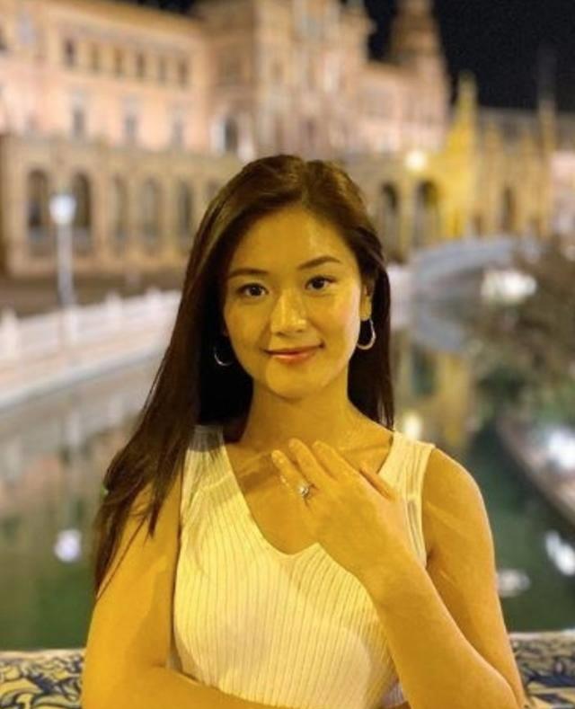 曾国祥31岁旧爱裴殷公开喜讯嫁许廷铿胞兄,男方家境优渥身家过亿_感情