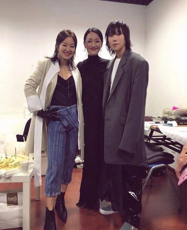 陈坤周迅窦靖童相聚吃火锅,三人身穿棉服低调出行!_公益_高圣远_网友