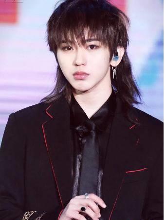 蔡徐坤惊艳,华晨宇遭疑模仿权志龙,原来他们都爱"狮子头"!