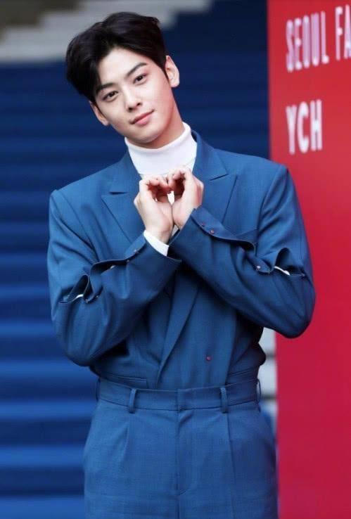 车银优真狠!为显腿长竟把西服扎进裤腰中,画风效果却如此时尚!