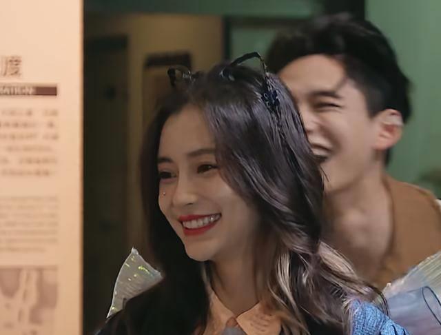 蔡徐坤喊妹妹后,宋雨琦一脸娇羞,谁注意baby的表情:磕到了_网友_女孩