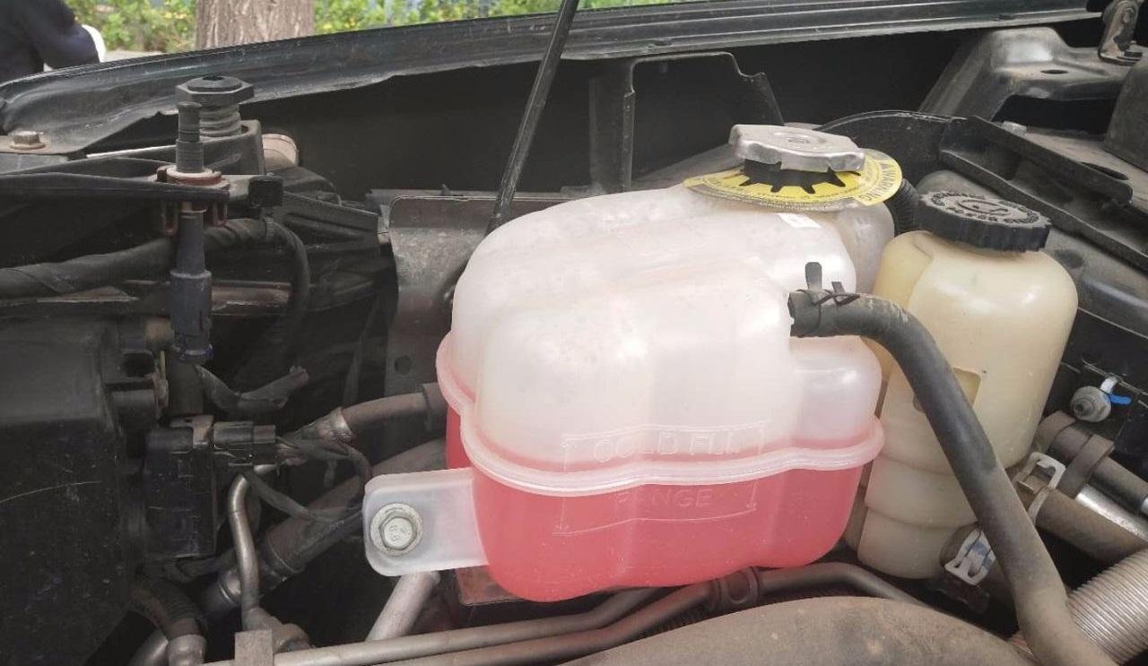 "防冻液"多少公里换一次?4s店说3万公里,修车师傅:别弄错了