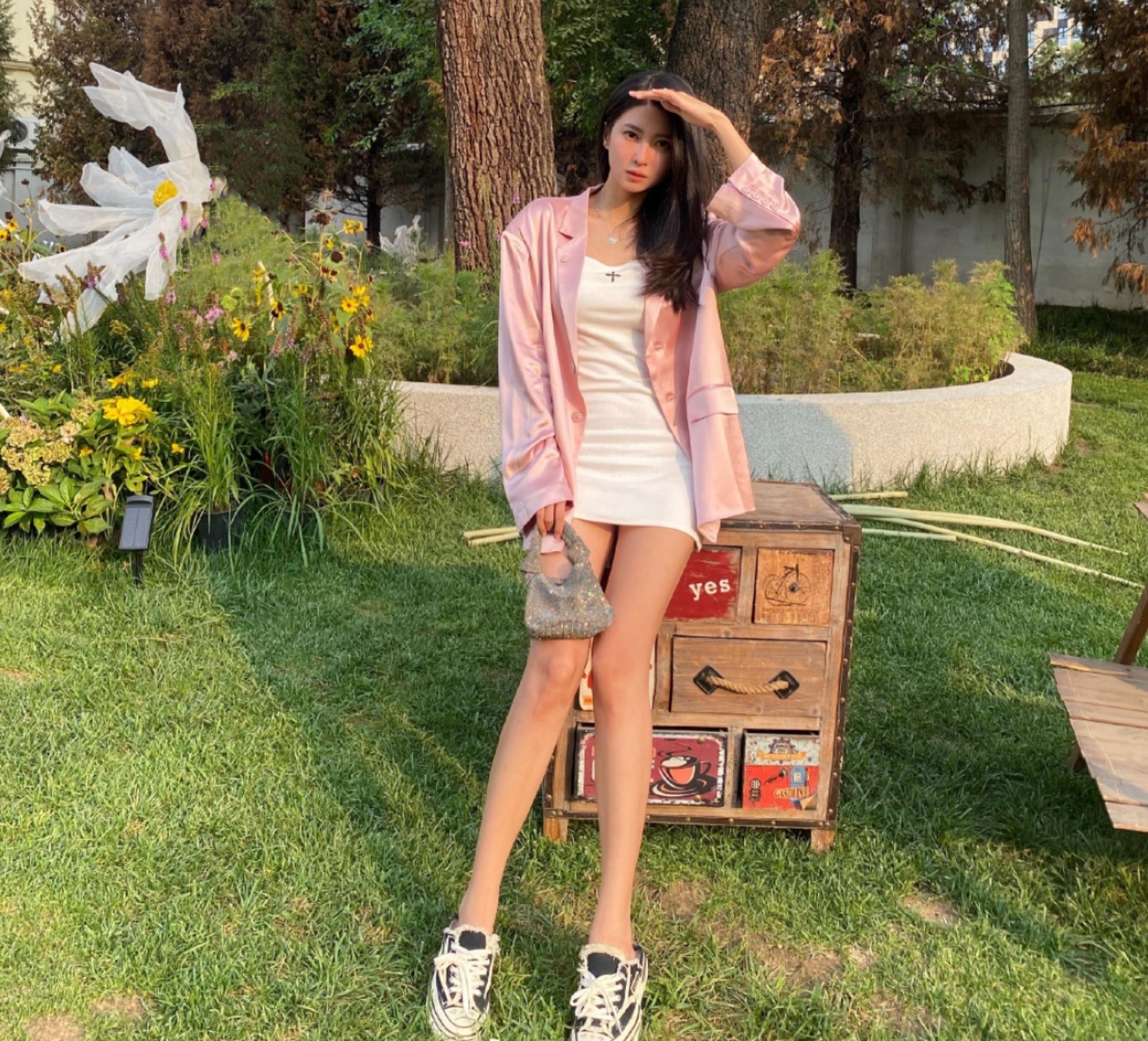 钟鹿纯健身刘晓宇拍照!