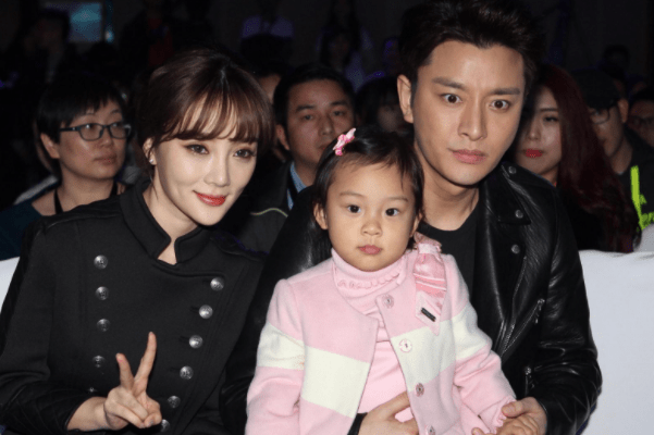 李小璐64岁的妈妈张伟欣,曾经被人捉奸在床_杨二车娜姆_公司_时候