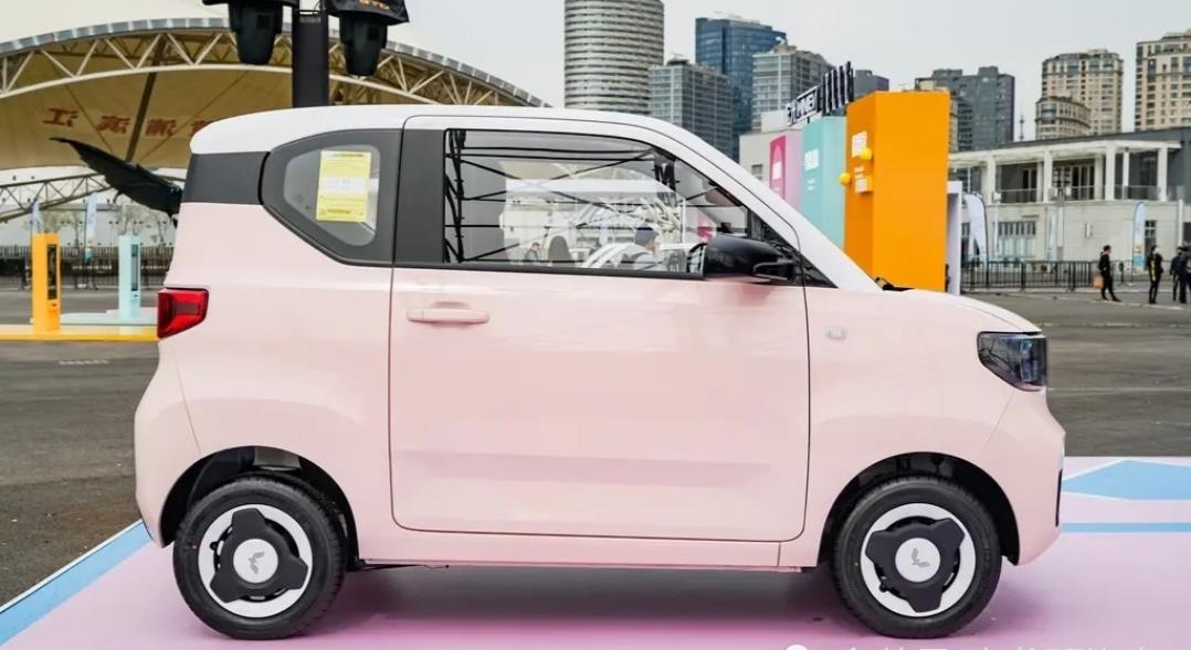 五菱宏光mini ev新款上市,376万元起,女神的新座驾