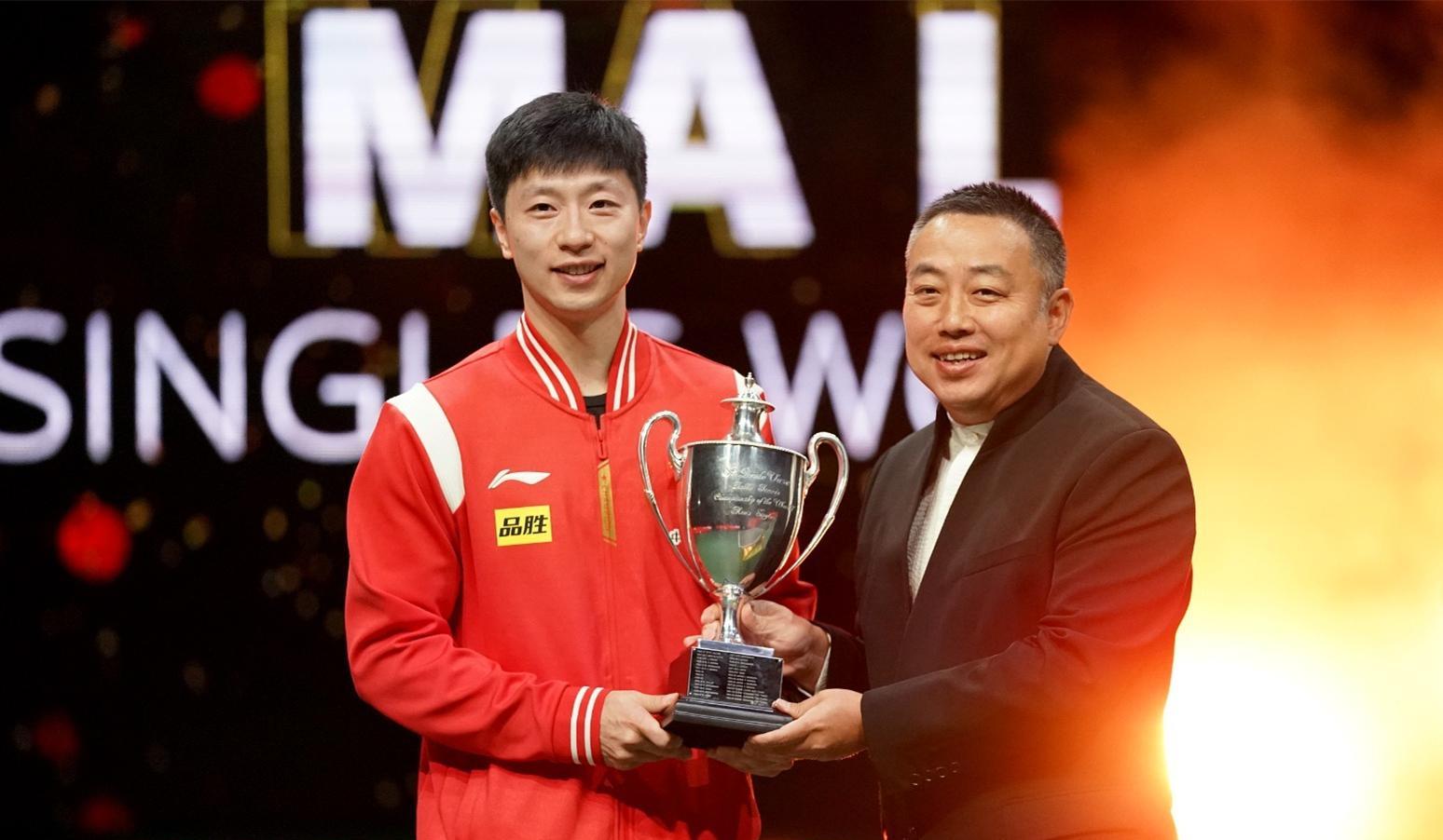 樊振东回应被世乒赛冠军奖杯砸头的简单介绍