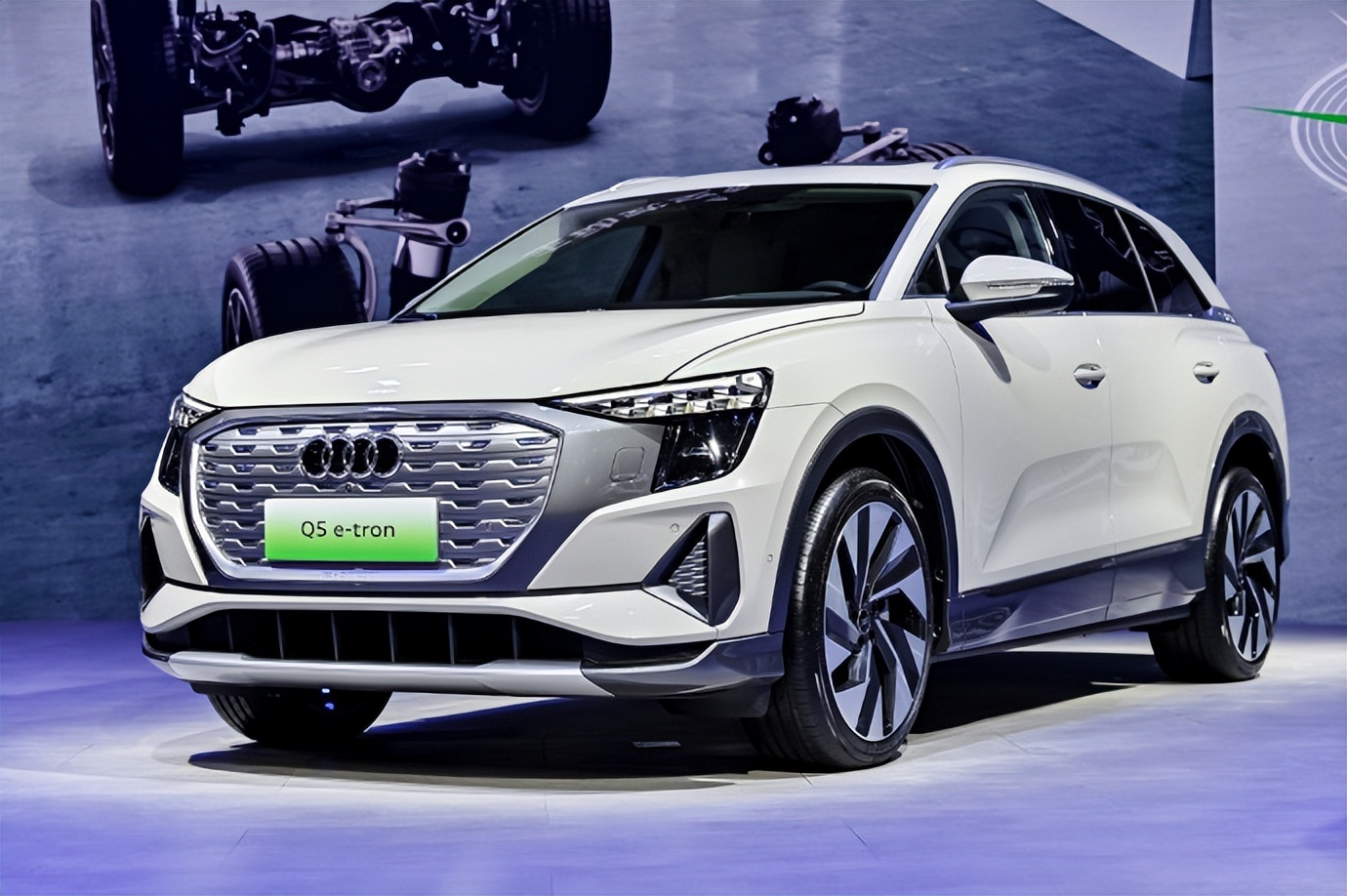 好钢用在刀刃上,豪华中大型纯电suv,q5etron配电动quattro_搜狐汽车