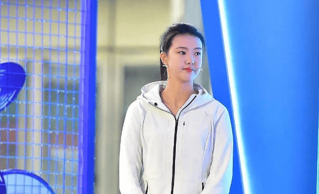 首先是斯坎迪奇与朱婷续约,朱婷的年薪上涨到200万欧元,相当于人民币