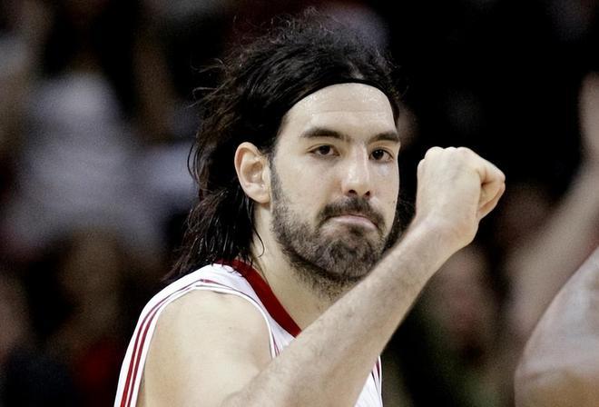 被nba选中5年才登陆nba,火箭22连胜功臣,"钻石"斯科拉去哪了_姚明