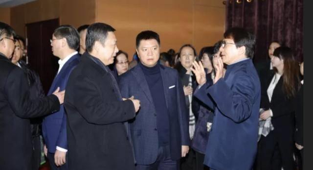 还与很多国际咖影星成龙等人交往甚密,因此,耀莱集团的创建者也成为了