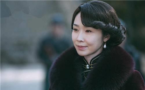 从刘烨"小妈"到"丈母娘",陈丽娜越来越有旗袍美女韵味了_罗素_丹青_剧