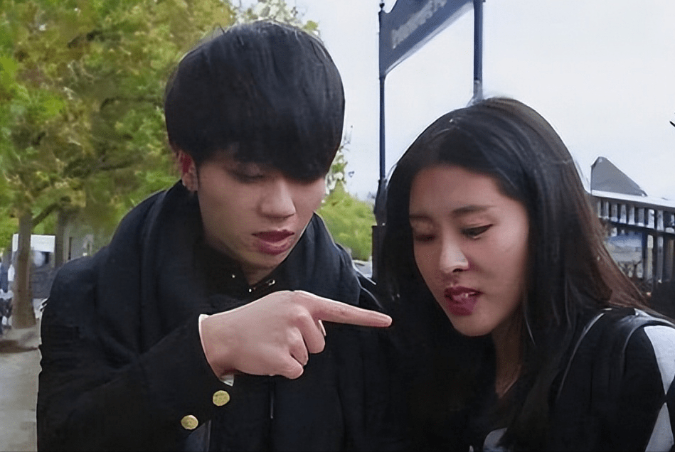 在这个长作文里,张碧晨表达了自己初为人母的不知所措,为了孩子一个人