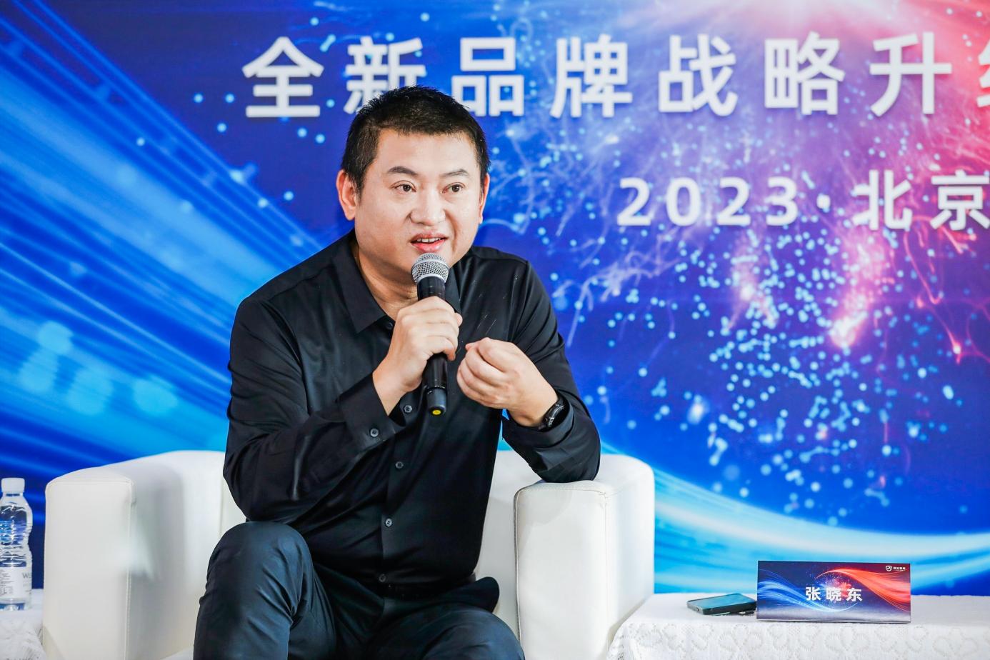 在发布会当天,领信数科联合创始人,集团董事长张晓东在接受记者采访时