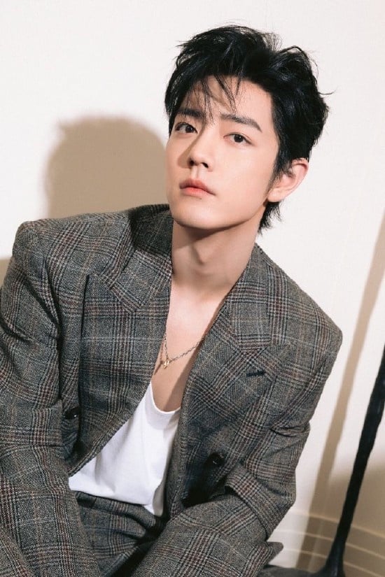 罗云熙腿细到上热搜,王一博仅55公斤,肖战腰太惊人_图片_来源_微博