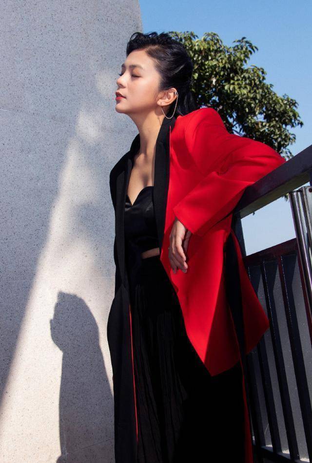 谈莉娜方回应穿假货,甩锅造型师也太假了_肖战_网友_热度