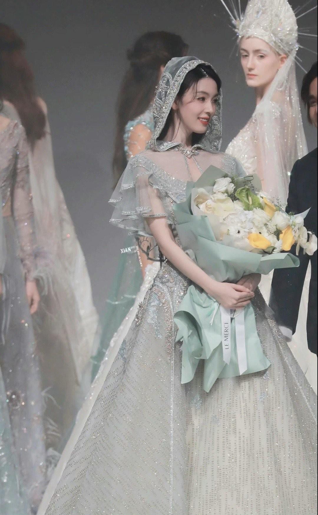 上海时装周陈瑶复古宫廷风婚纱好似仙女_气质_网友_女性