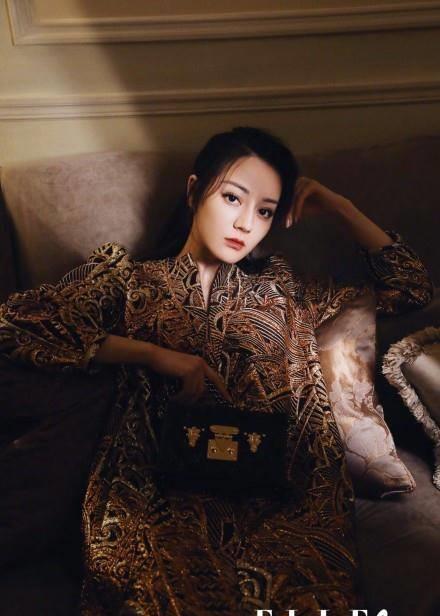 迪丽热巴是现在娱乐圈最火的小花旦之一,迪丽热巴出生于新疆,毕业于