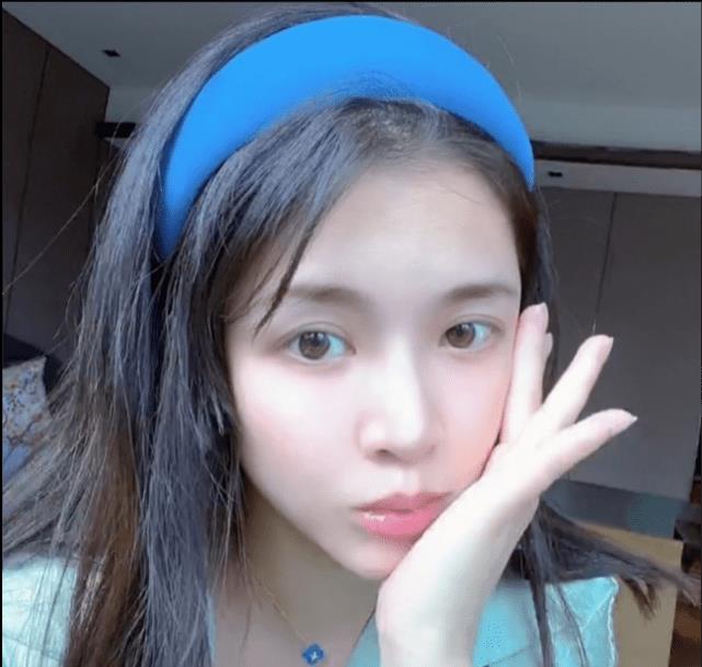 王灿素颜比妆后好看,双眼皮疑有疤遭质疑整容,称是双眼皮贴粘的_杜淳