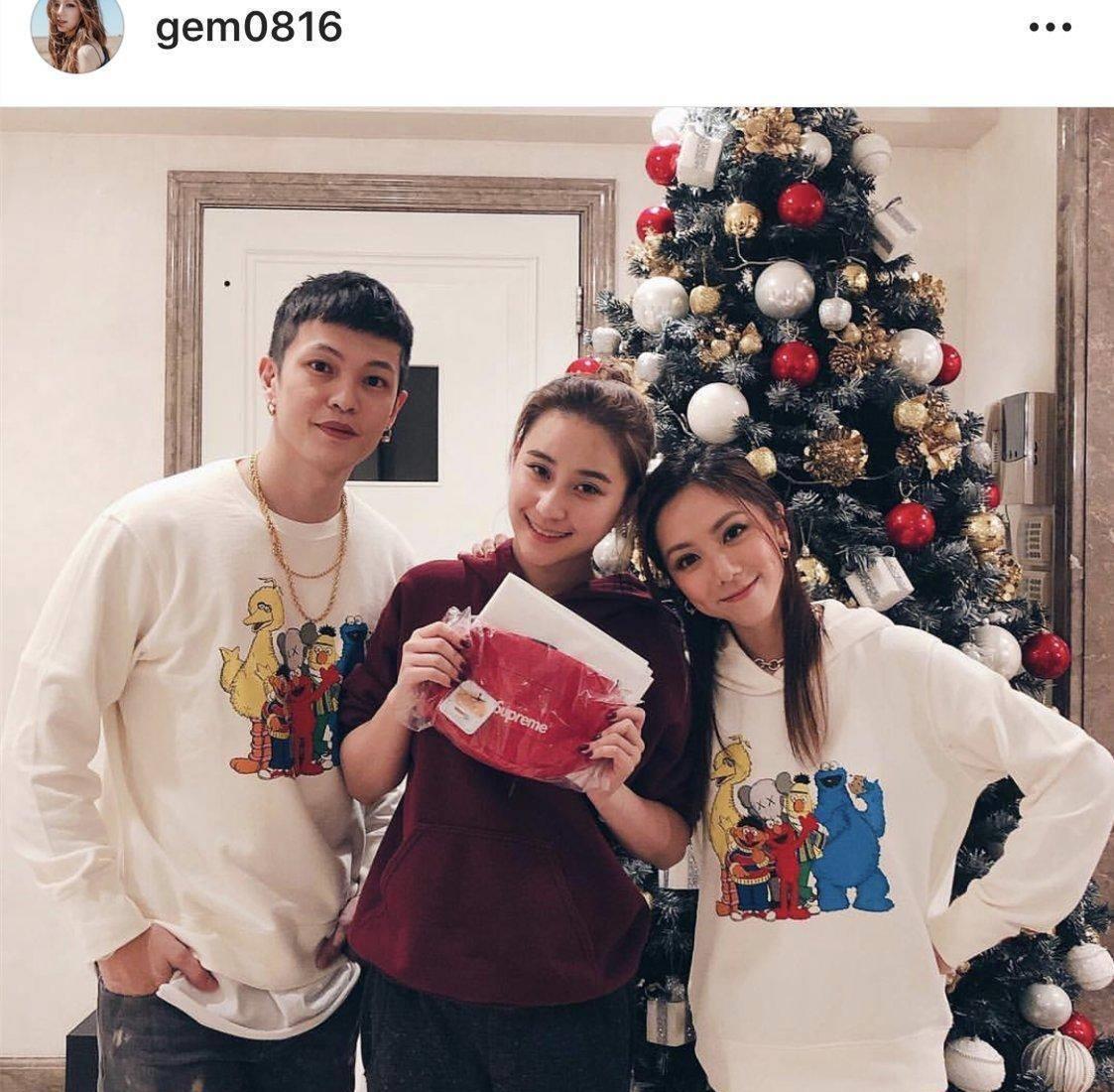 另外,mark长得也非常帅,与邓紫棋可以说是门当户对,郎才女貌.