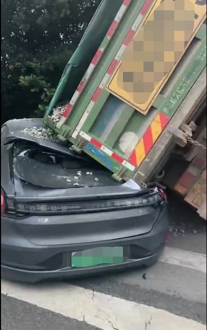 极氪001上演真实碰撞测试，不愧为安全世家_搜狐汽车_搜狐网