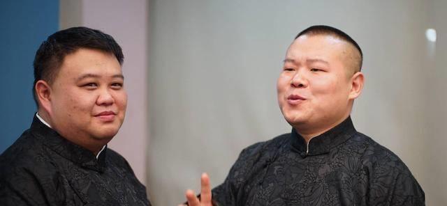 德云社小剧场停演,岳云鹏,孙越光脚热舞,这是要合作了么?