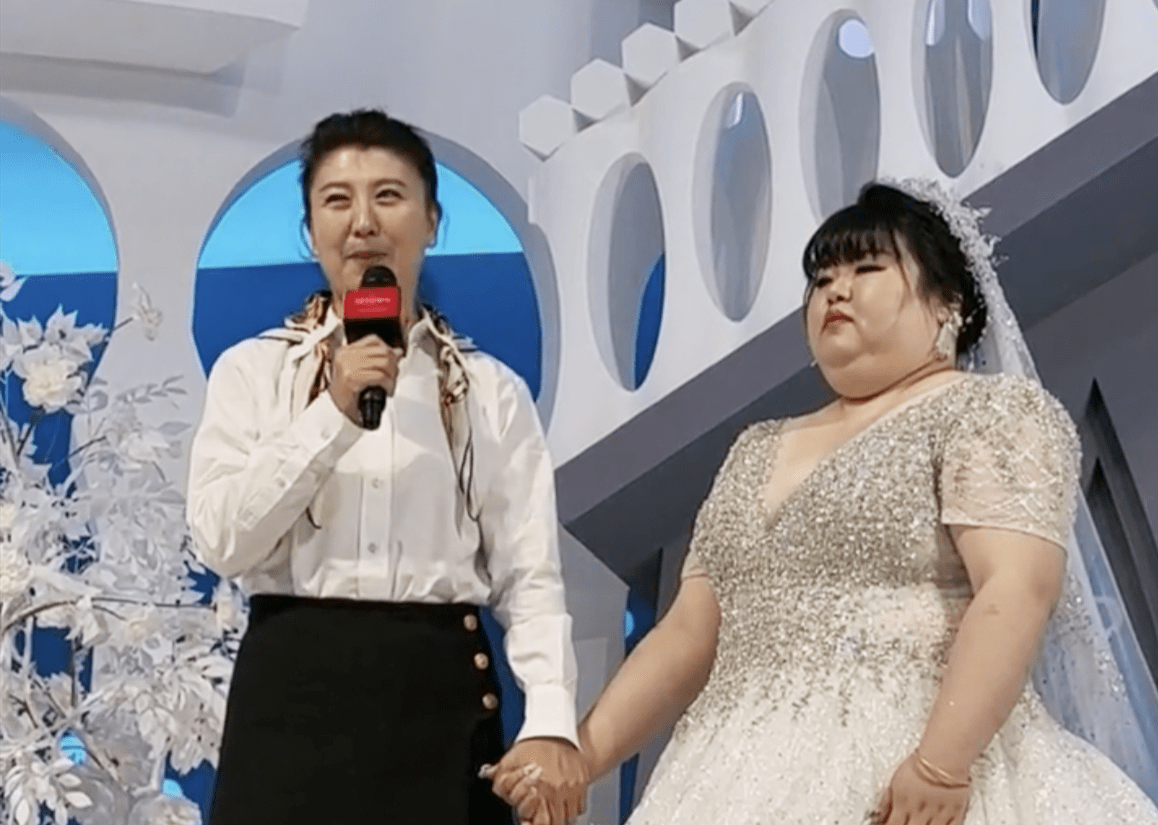 白小白爱徒"大萌"结婚现场曝光!闫学晶亲自助阵,婆婆全程咋不开心呢?