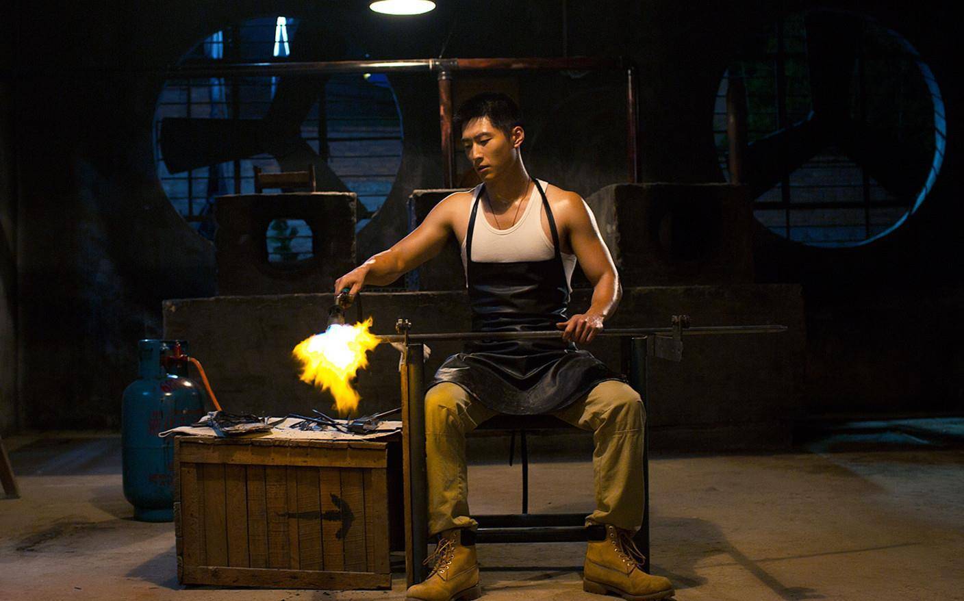 你不该错过这部文艺爱情片_丁成功_林晓蓝_玻璃