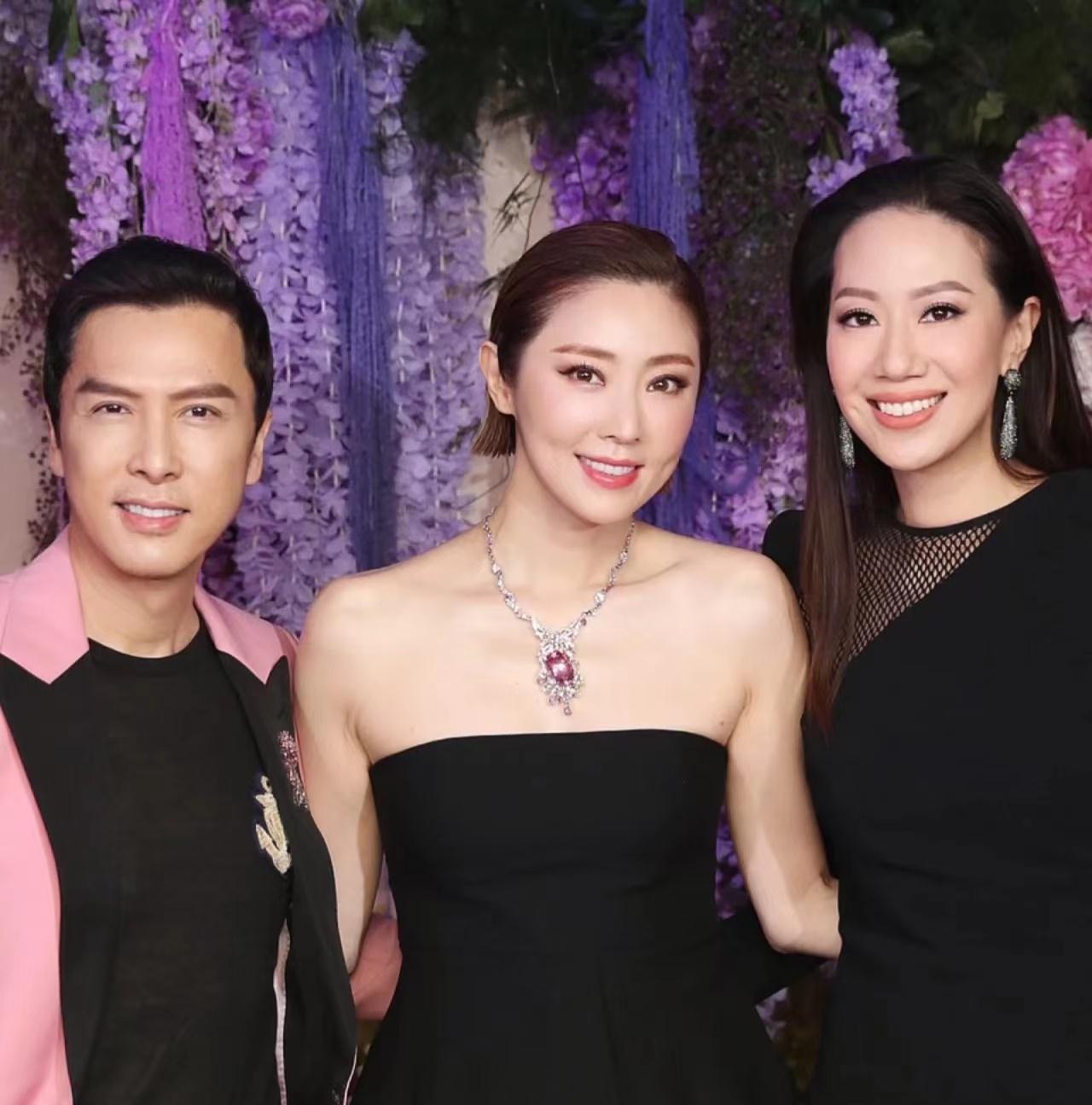 吕良伟出席亿万富婆生日宴,年轻如小伙,与甄子丹同框状态不输_张玉珊