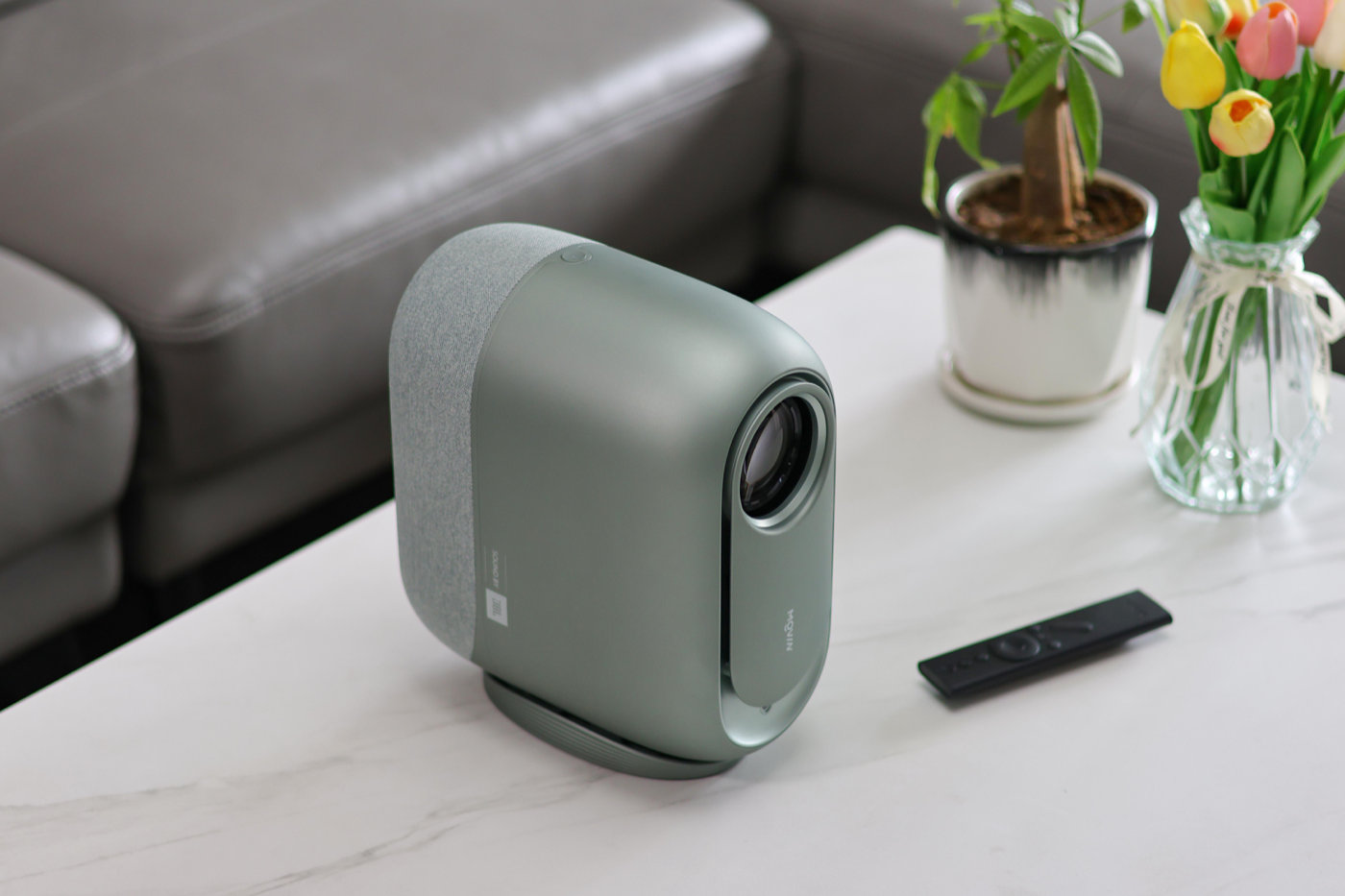 双倍亮度+JBL原装音响,表现到底如何?极米子品牌快乐星球O3投影深度评测