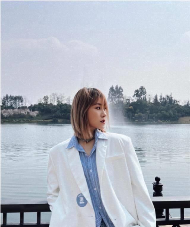 令人羡慕,两个人相识快十年,在赵兮雪要结婚而胡玛丽依然是单身的时候