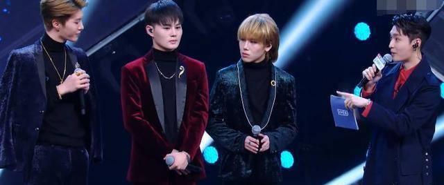 范丞丞口口声声说不想靠姐姐,导师却很帮他,连张艺兴也偏心他!