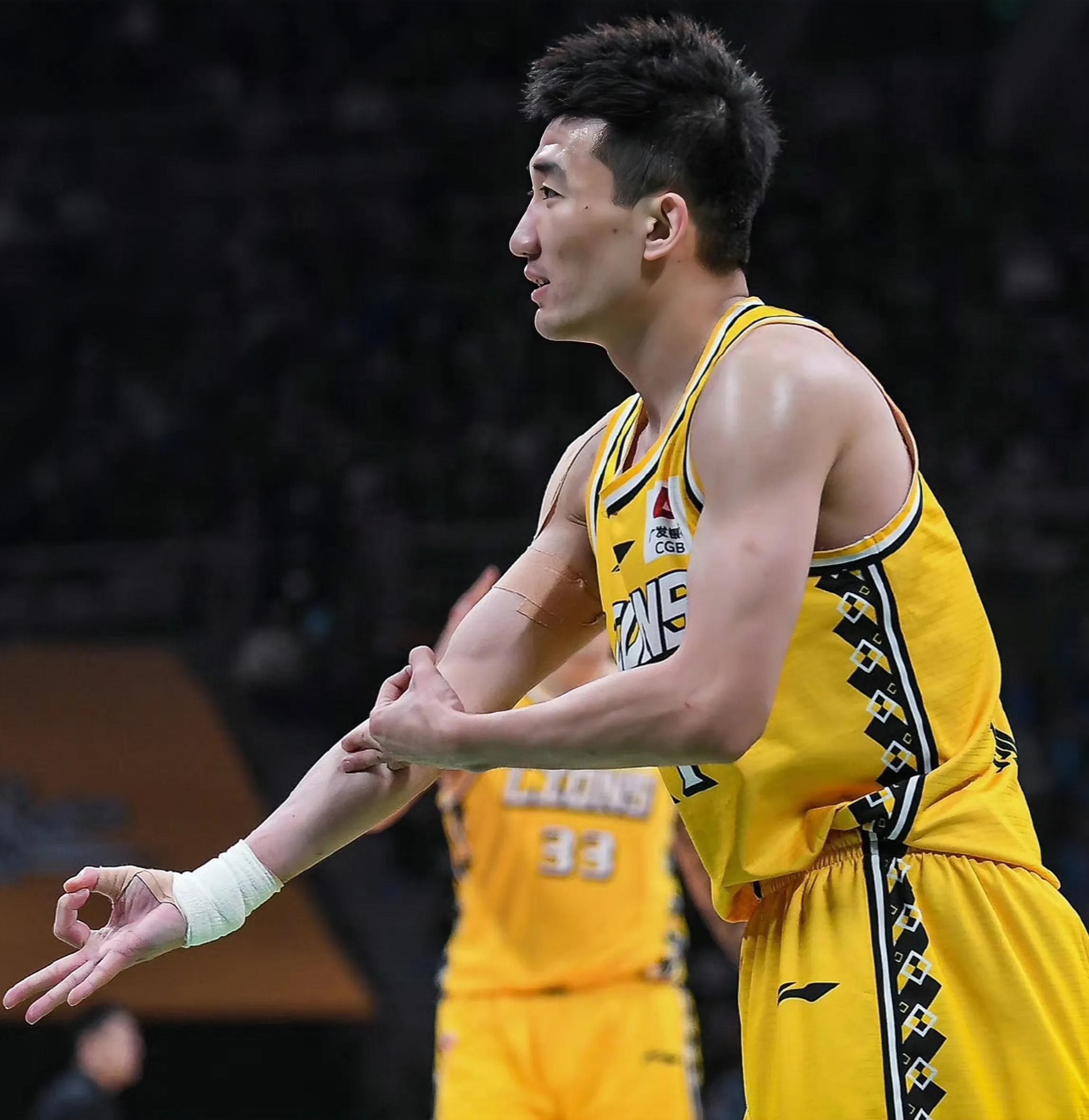 cba三消息:上海放弃丁彦雨航,孙铭徽刻苦训练,李慕豪31岁生日_赛季