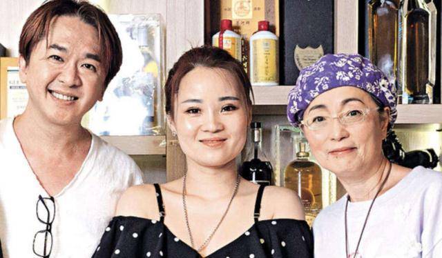 港星邓兆尊同时交往三个女友,不结婚很和谐,堪称"现代韦小宝"_感情