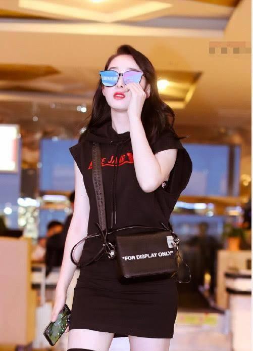服了蒋梦婕!连衣裙搭长靴居然不丑,166身高竟穿出两米气场来!