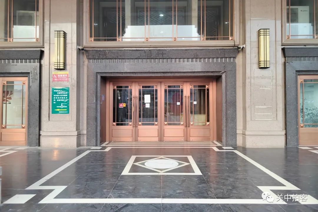 西安市中心:走过钟楼邮政局办公大楼_建筑_业务_广场