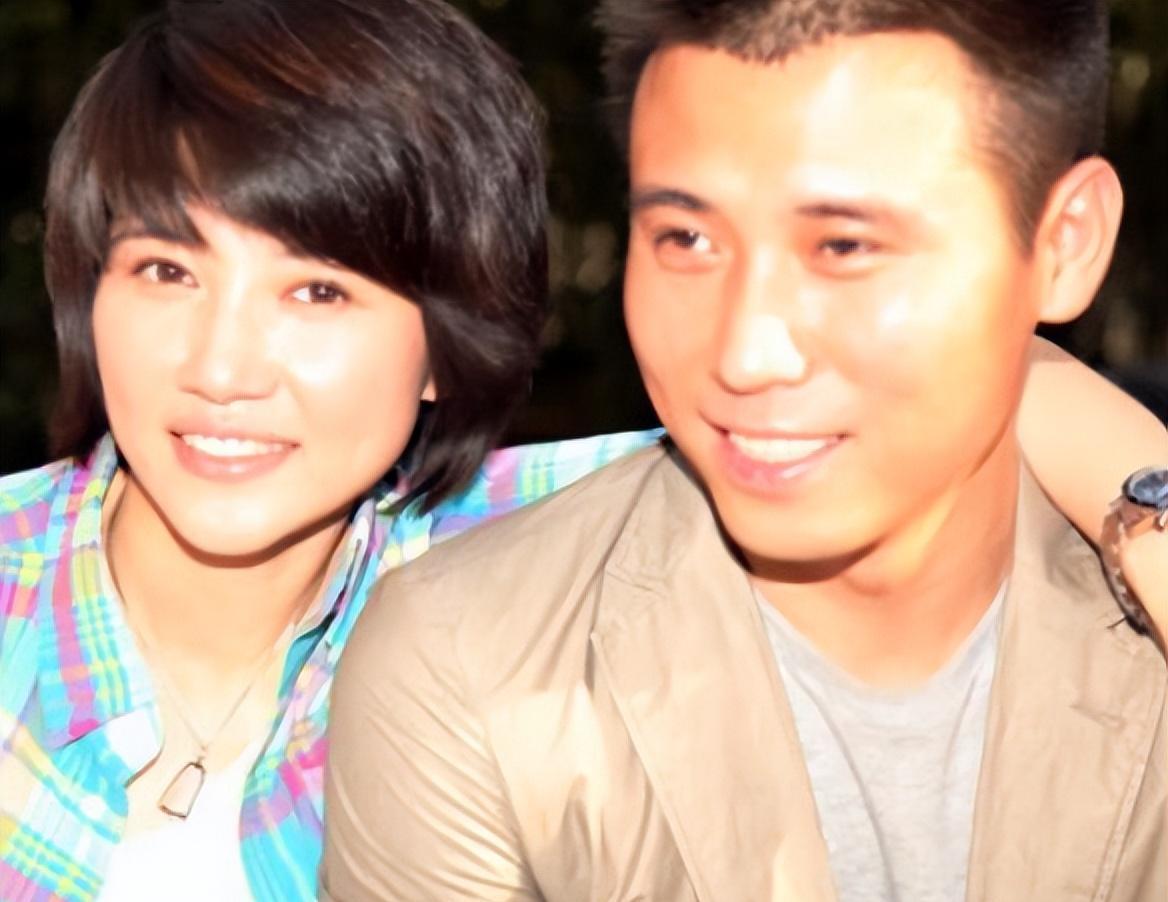 演员颜丙燕,母患绝症息影8年,一举夺8影后,如今49岁仍单身