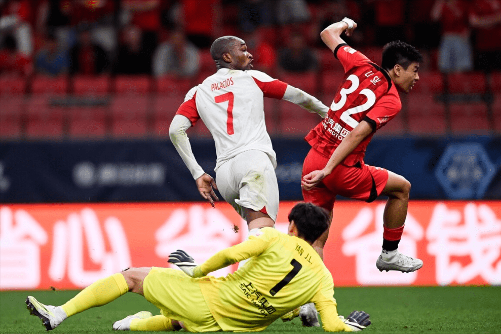 原创            0-1！上海海港拉胯，成都蓉城逆境绝杀，25场不败，武磊遭遇碰瓷（上海海港阵容名单）