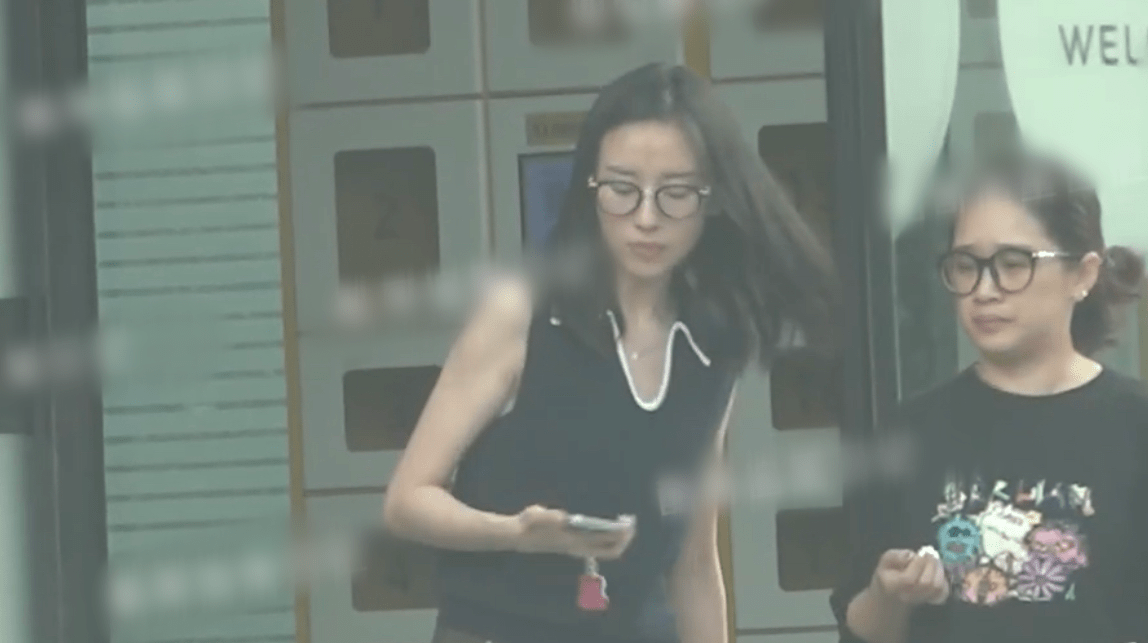 董洁素颜买菜无人识！瘦成纸片人身材无曲线，生图曝光满脸憔悴-董洁什么